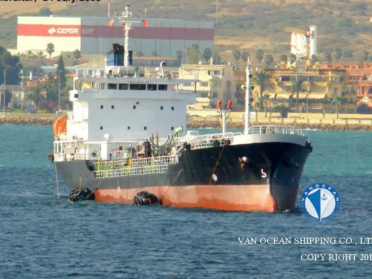 Nafta-/keemialaev müügiks