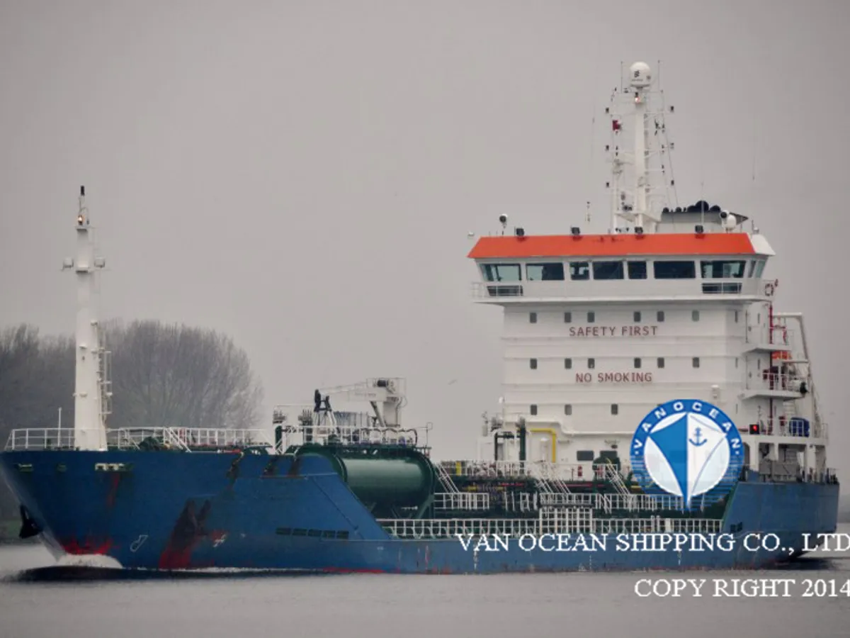 Nafta-/keemialaev müügiks