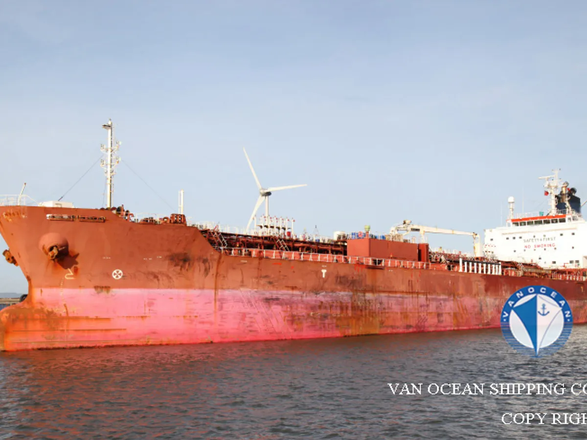 Nafta-/keemialaev müügiks