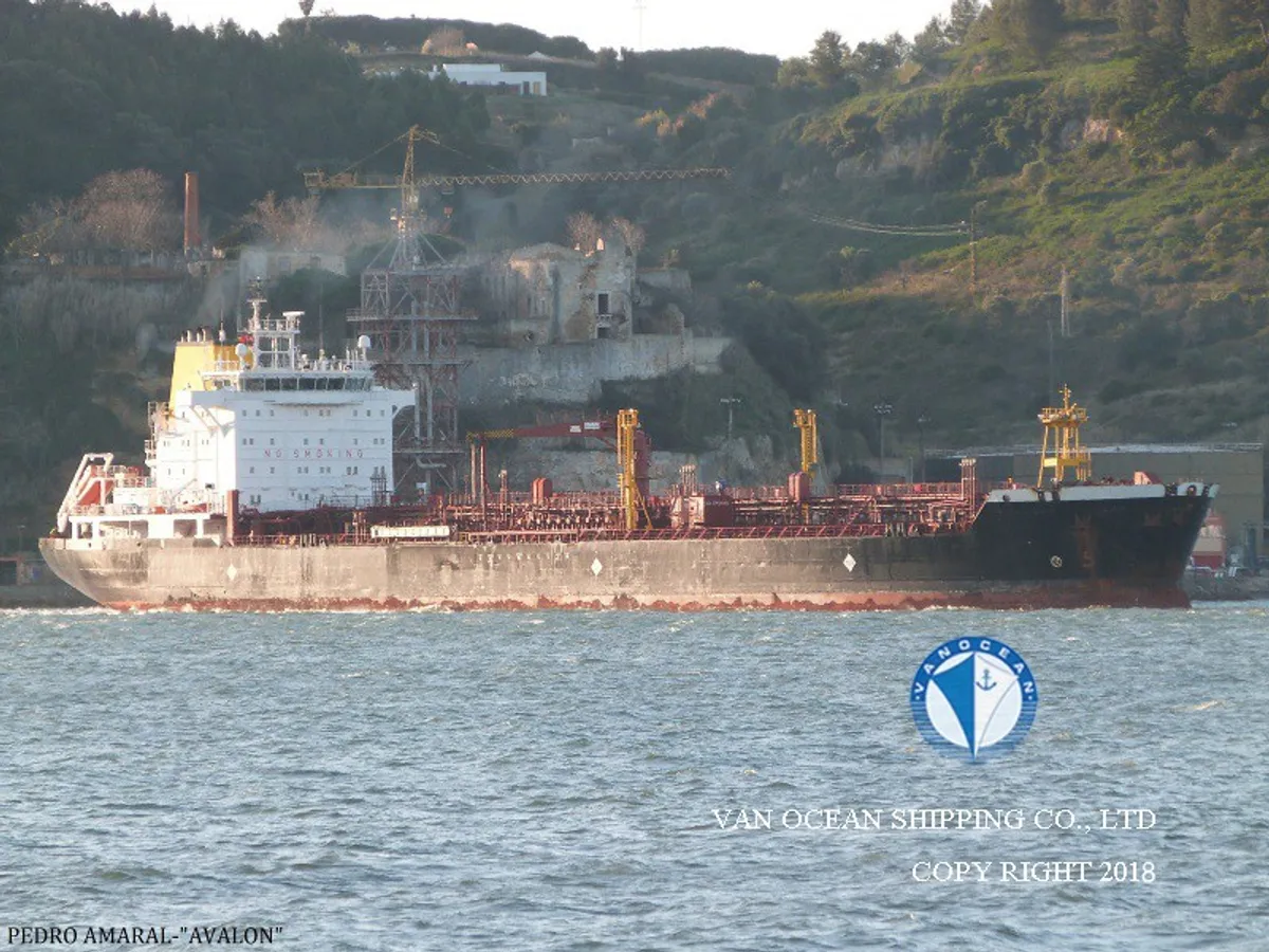 Nafta-/keemialaev müügiks
