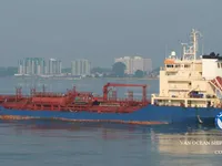 Nafta-/keemialaev müügiks