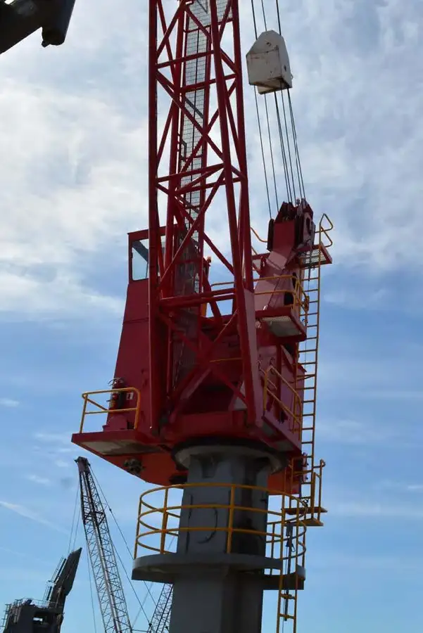LNG vedav laev müügiks