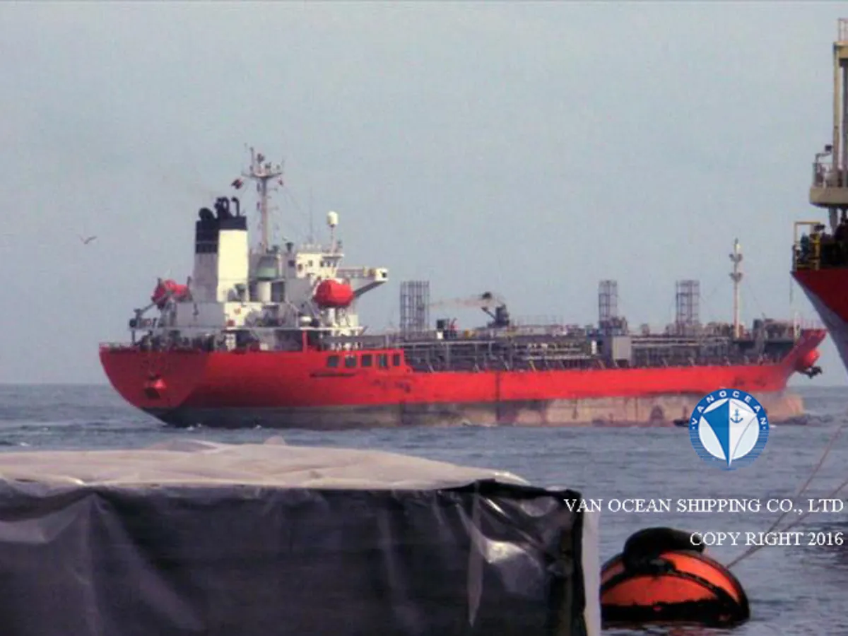 Nafta-/keemialaev müügiks