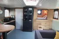 Ujuv hotell müügiks