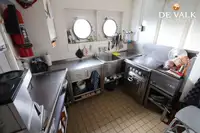 Ujuv hotell müügiks