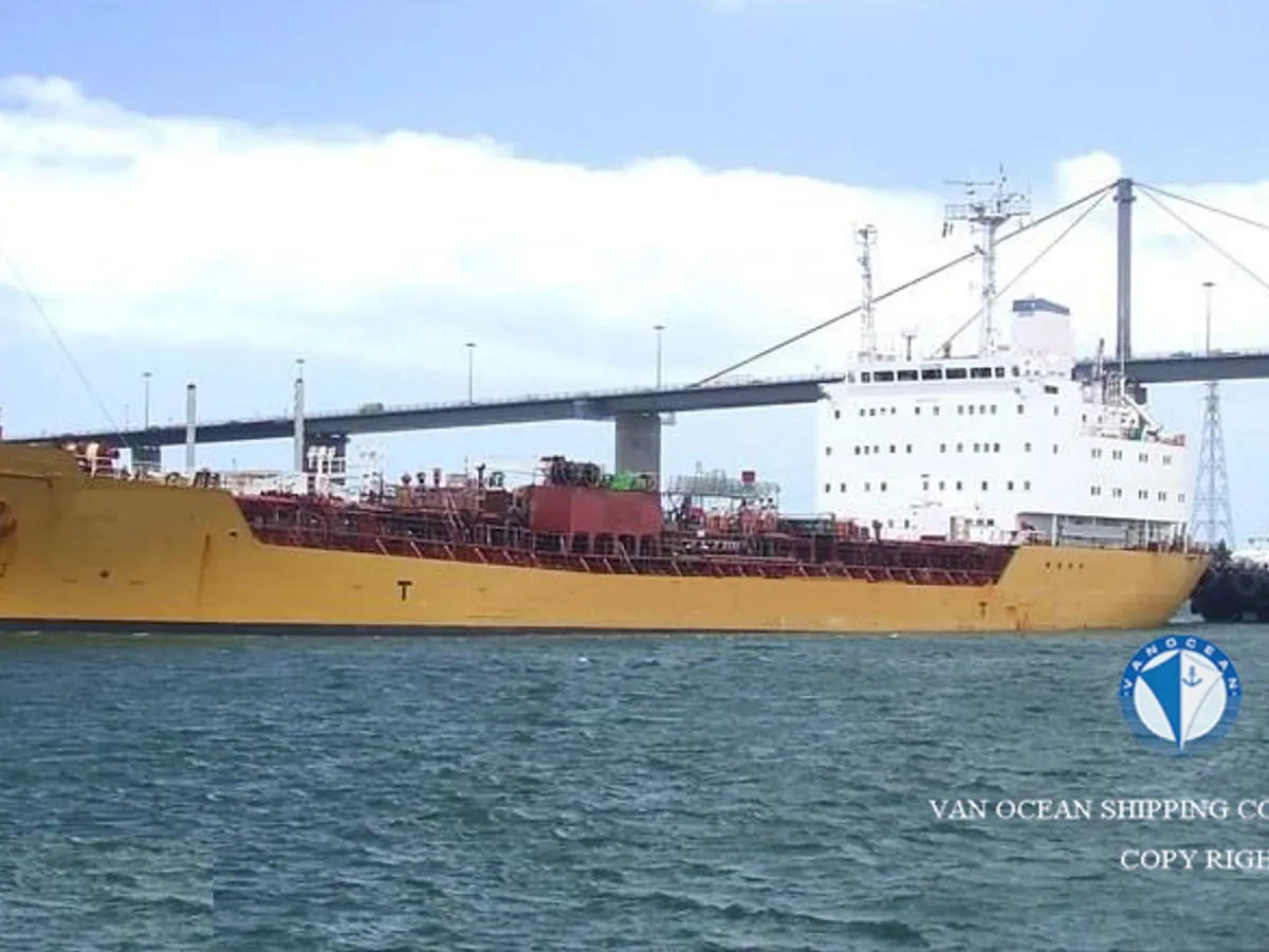 Nafta-/keemialaev müügiks