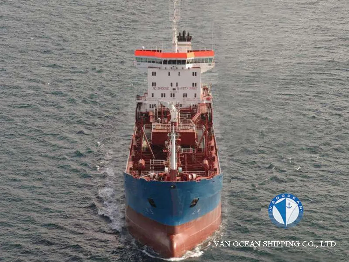 Nafta-/keemialaev müügiks