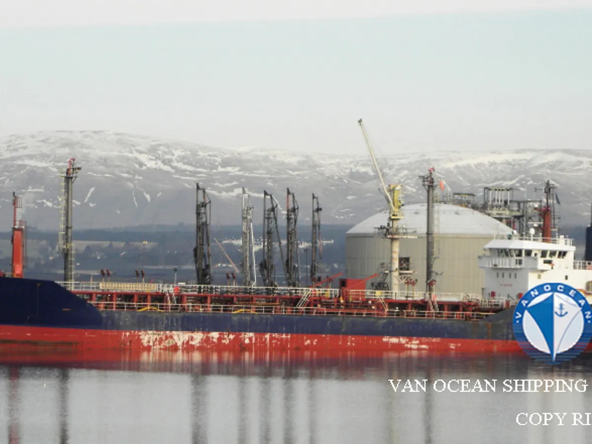 Nafta-/keemialaev müügiks
