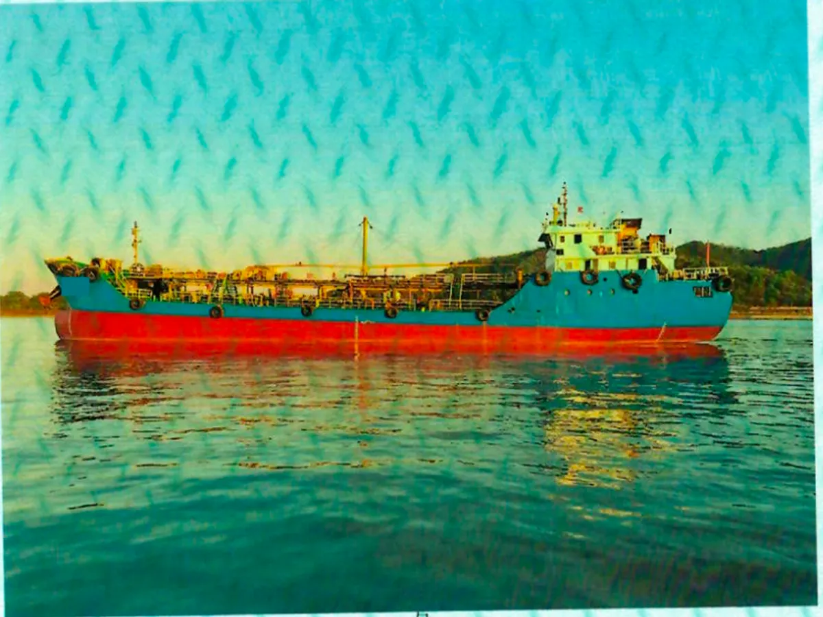 Nafta-/keemialaev müügiks