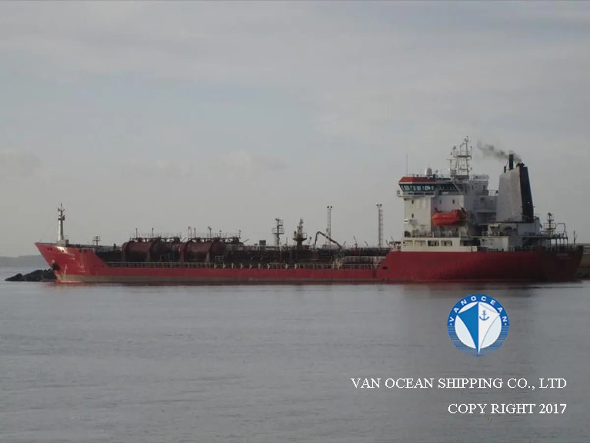 Nafta-/keemialaev müügiks