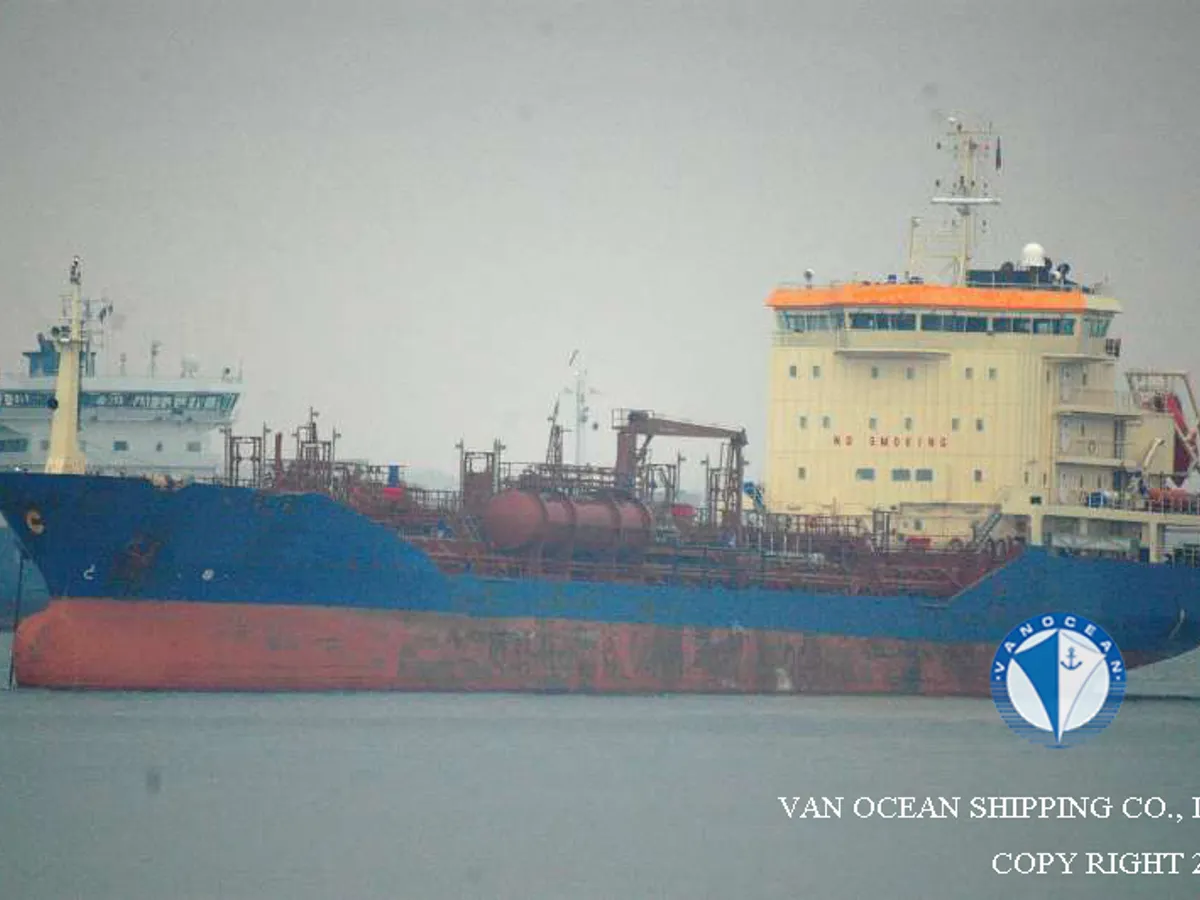 Nafta-/keemialaev müügiks
