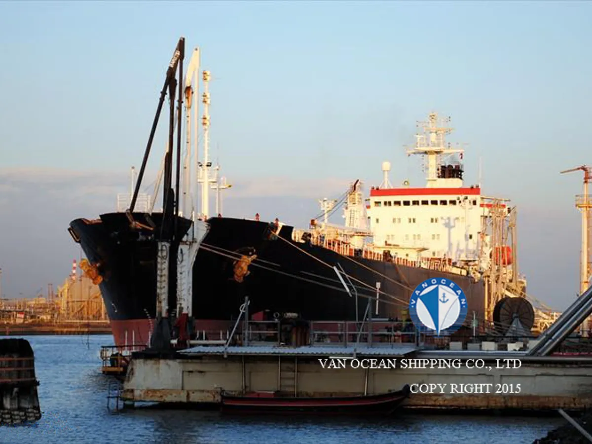 Nafta-/keemialaev müügiks