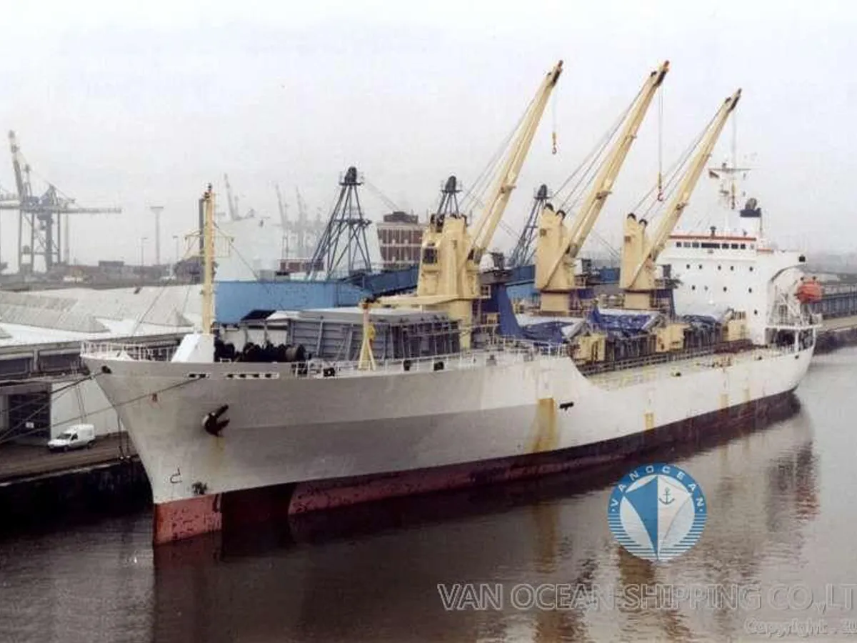 Nafta-/keemialaev müügiks