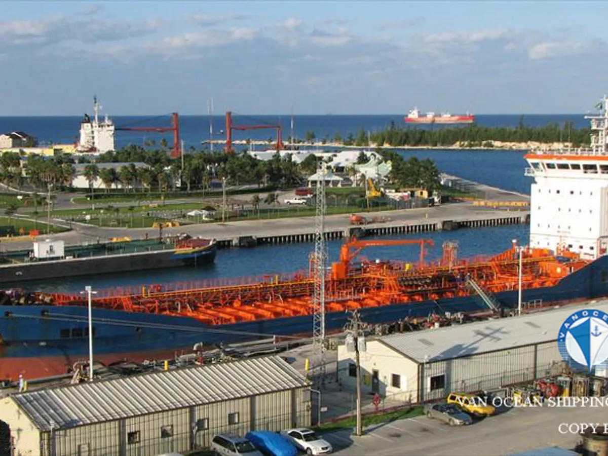 Nafta-/keemialaev müügiks