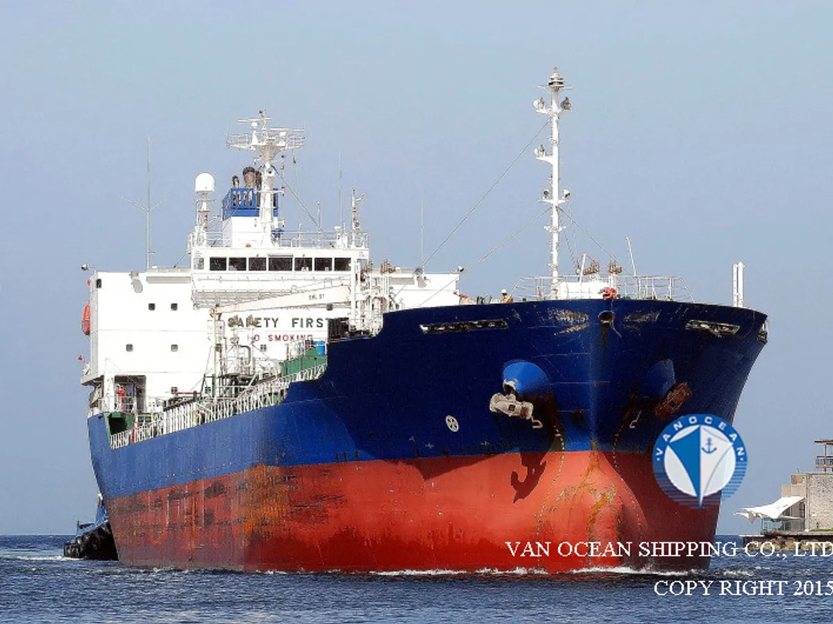 Nafta-/keemialaev müügiks