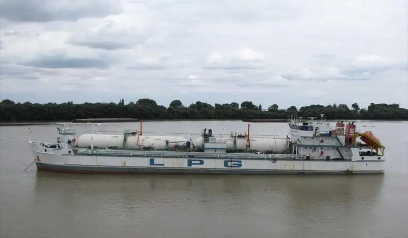 LNG vedav laev müügiks