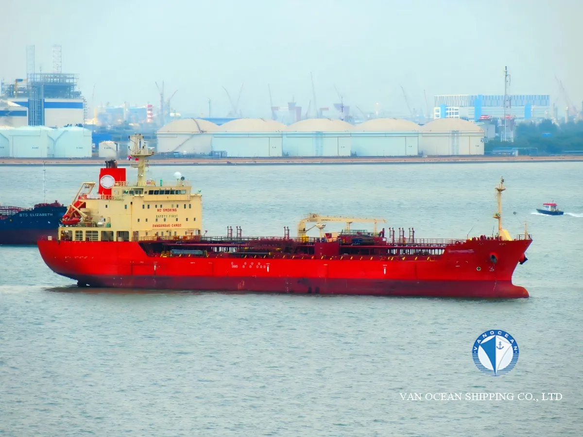 Nafta-/keemialaev müügiks