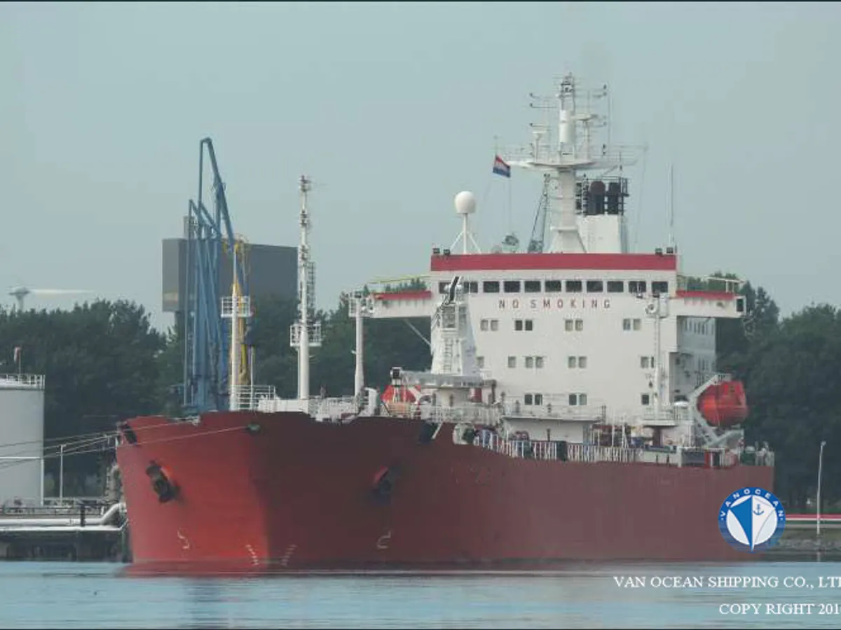 Nafta-/keemialaev müügiks