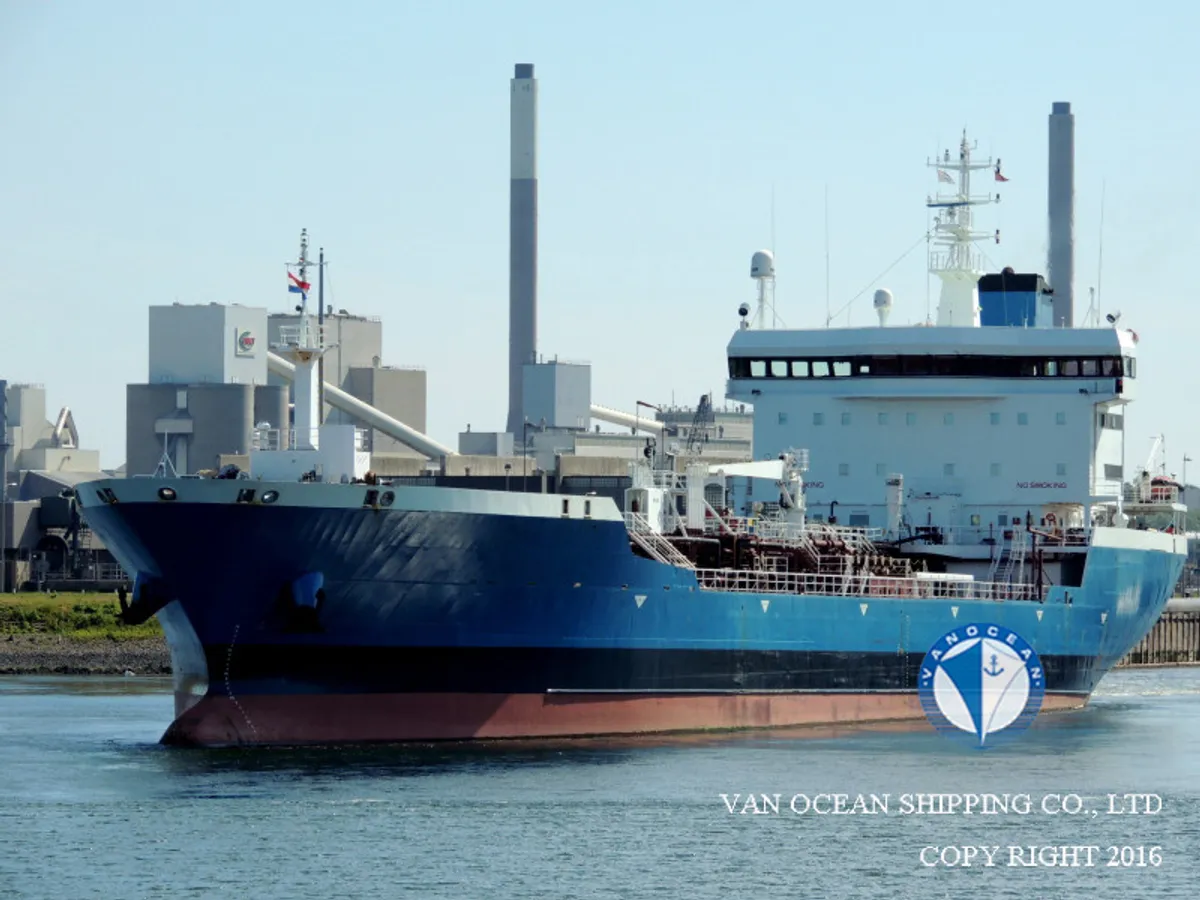 Nafta-/keemialaev müügiks