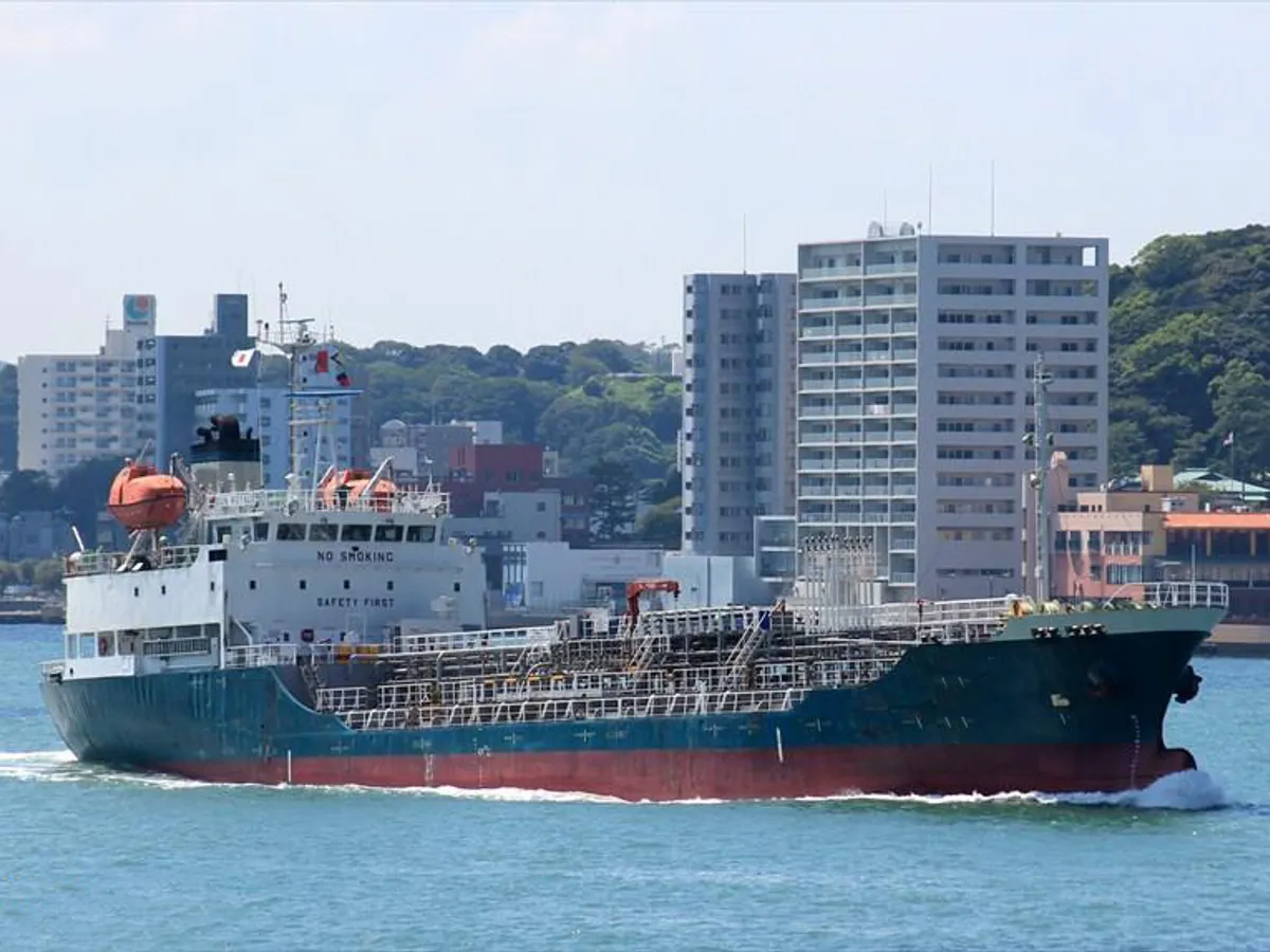 Nafta-/keemialaev müügiks
