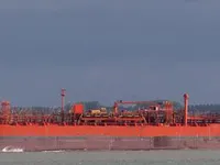 Nafta-/keemialaev müügiks