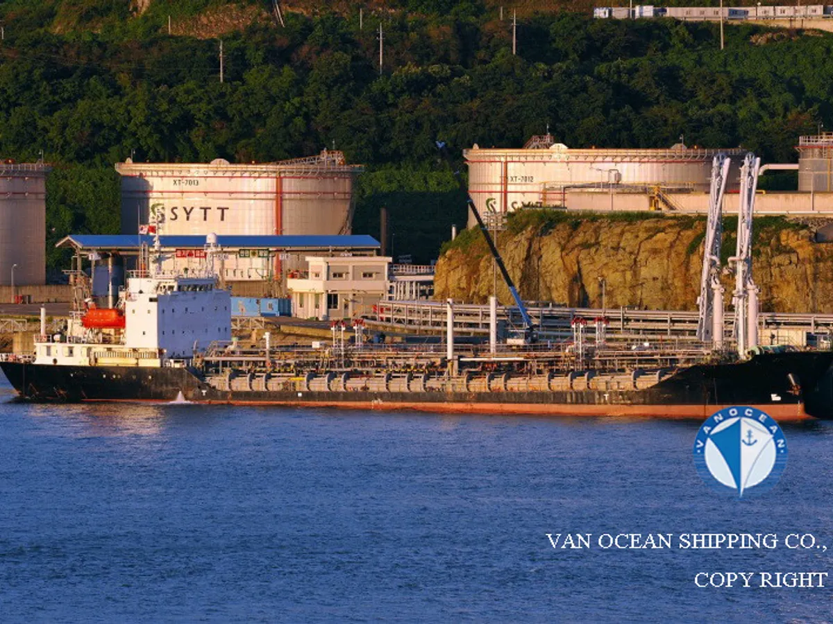 Nafta-/keemialaev müügiks
