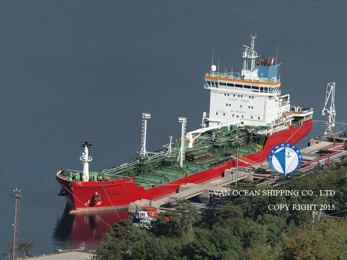 Nafta-/keemialaev müügiks