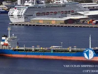 Nafta-/keemialaev müügiks