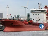 Nafta-/keemialaev müügiks