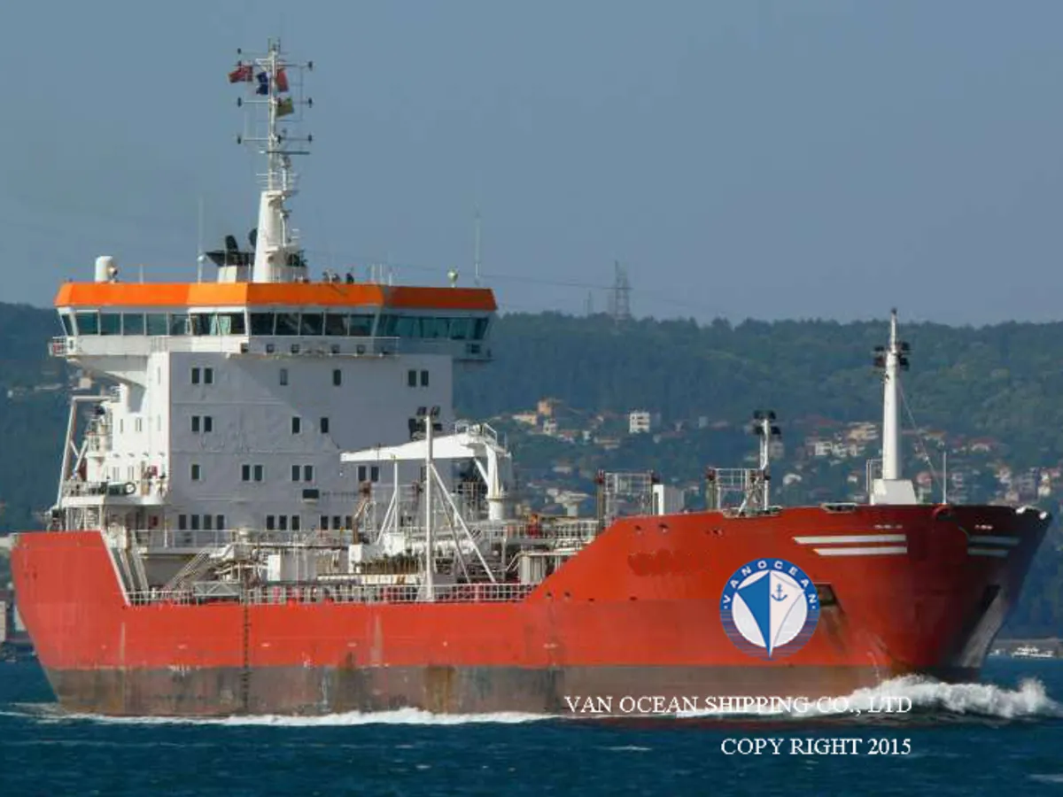 Nafta-/keemialaev müügiks