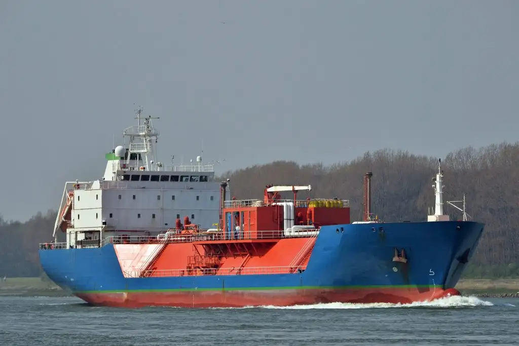 LNG vedav laev müügiks