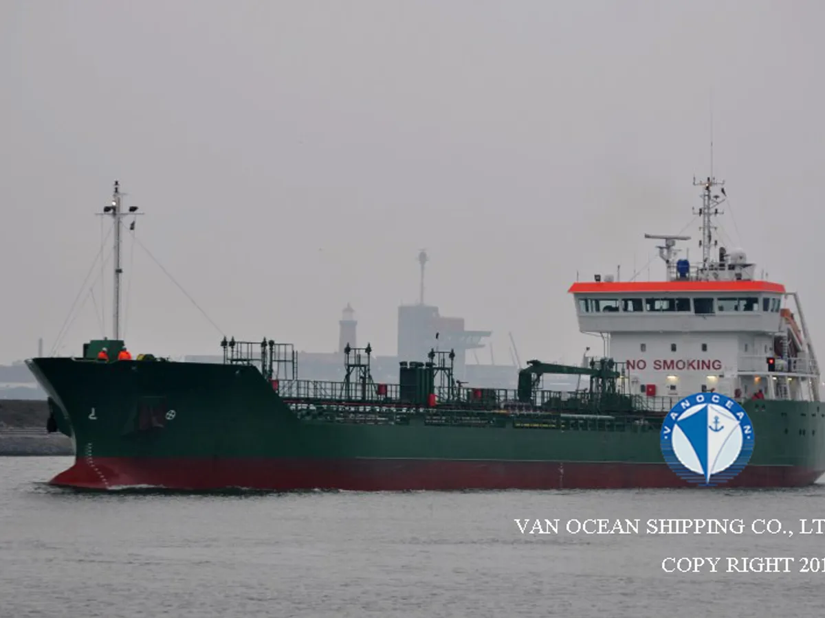 Nafta-/keemialaev müügiks