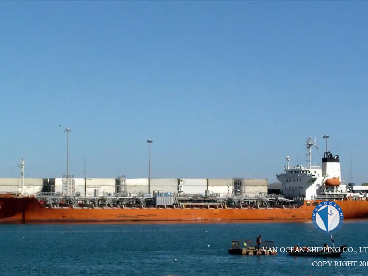 Nafta-/keemialaev müügiks