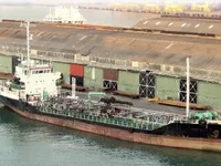 Nafta-/keemialaev müügiks