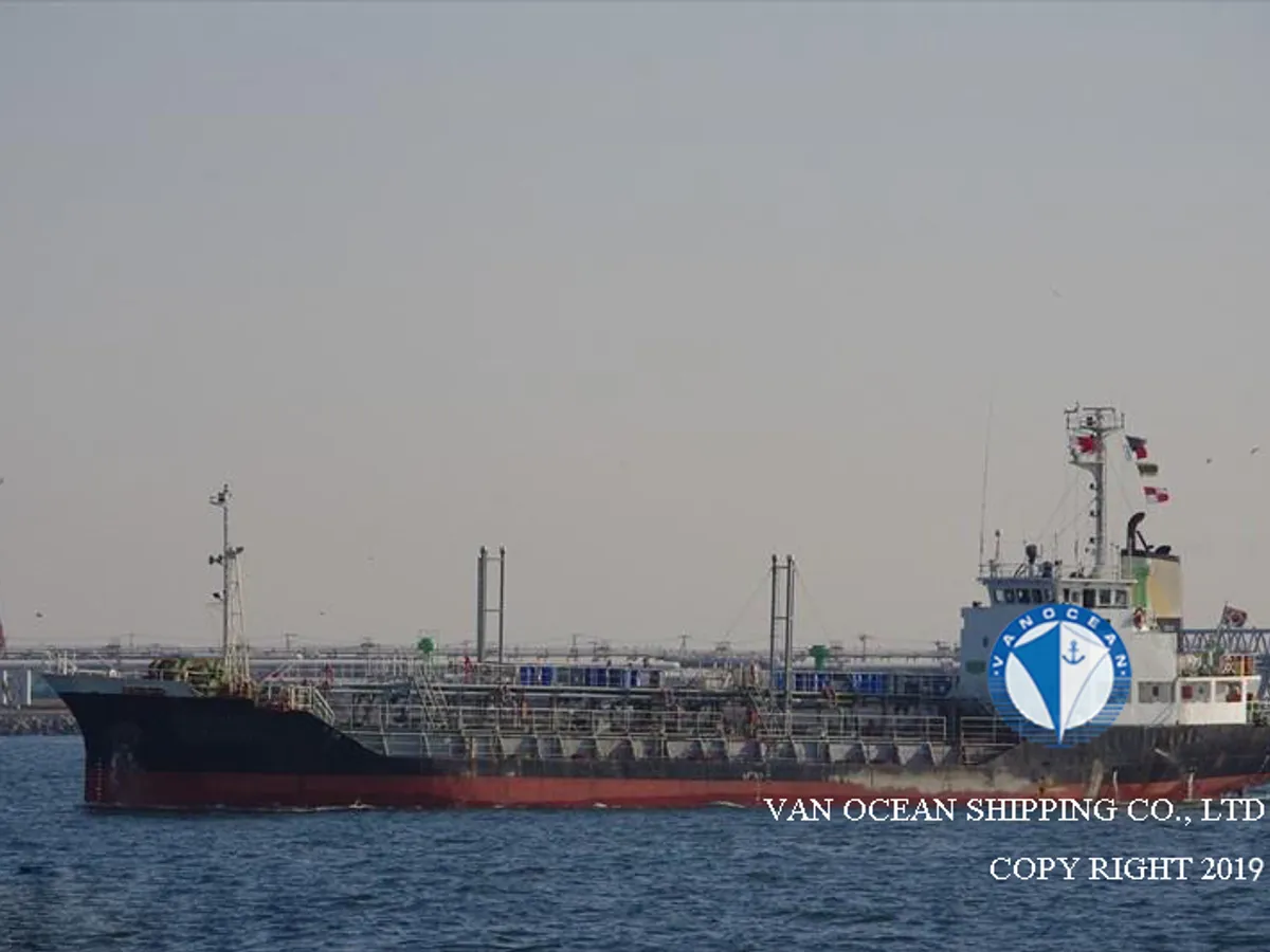Nafta-/keemialaev müügiks