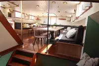 Ujuv hotell müügiks