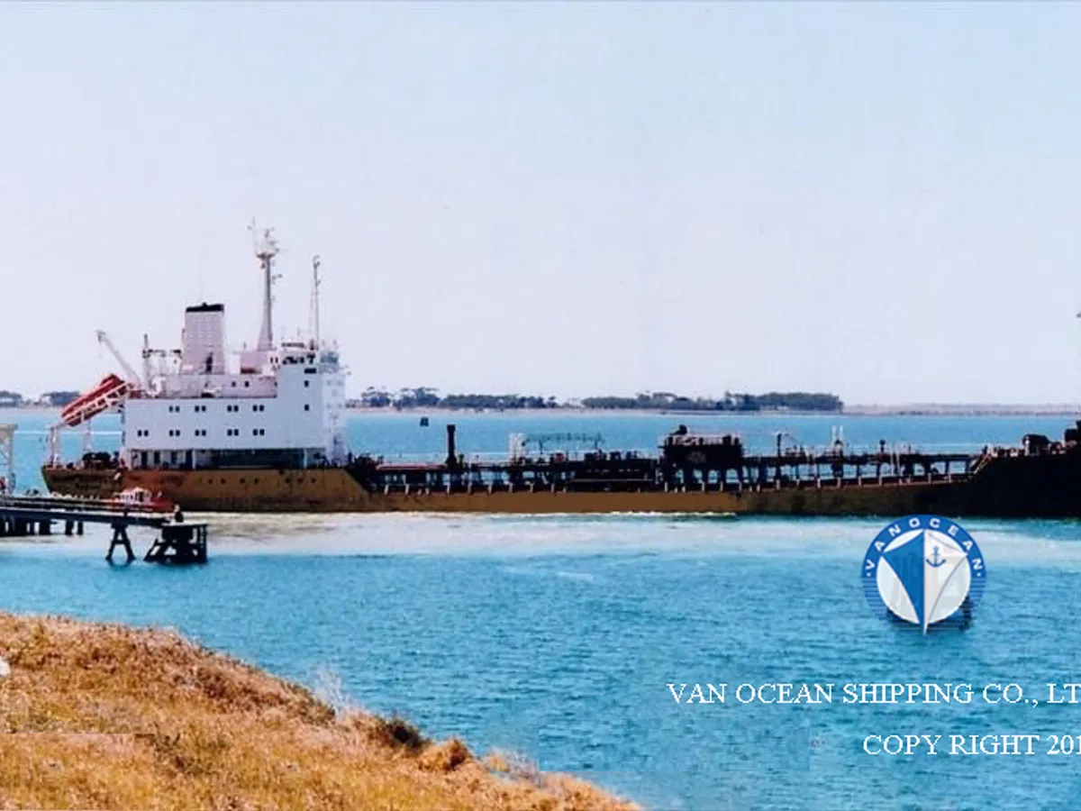Nafta-/keemialaev müügiks