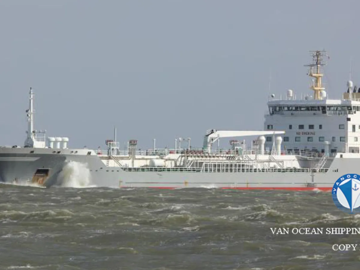 Nafta-/keemialaev müügiks