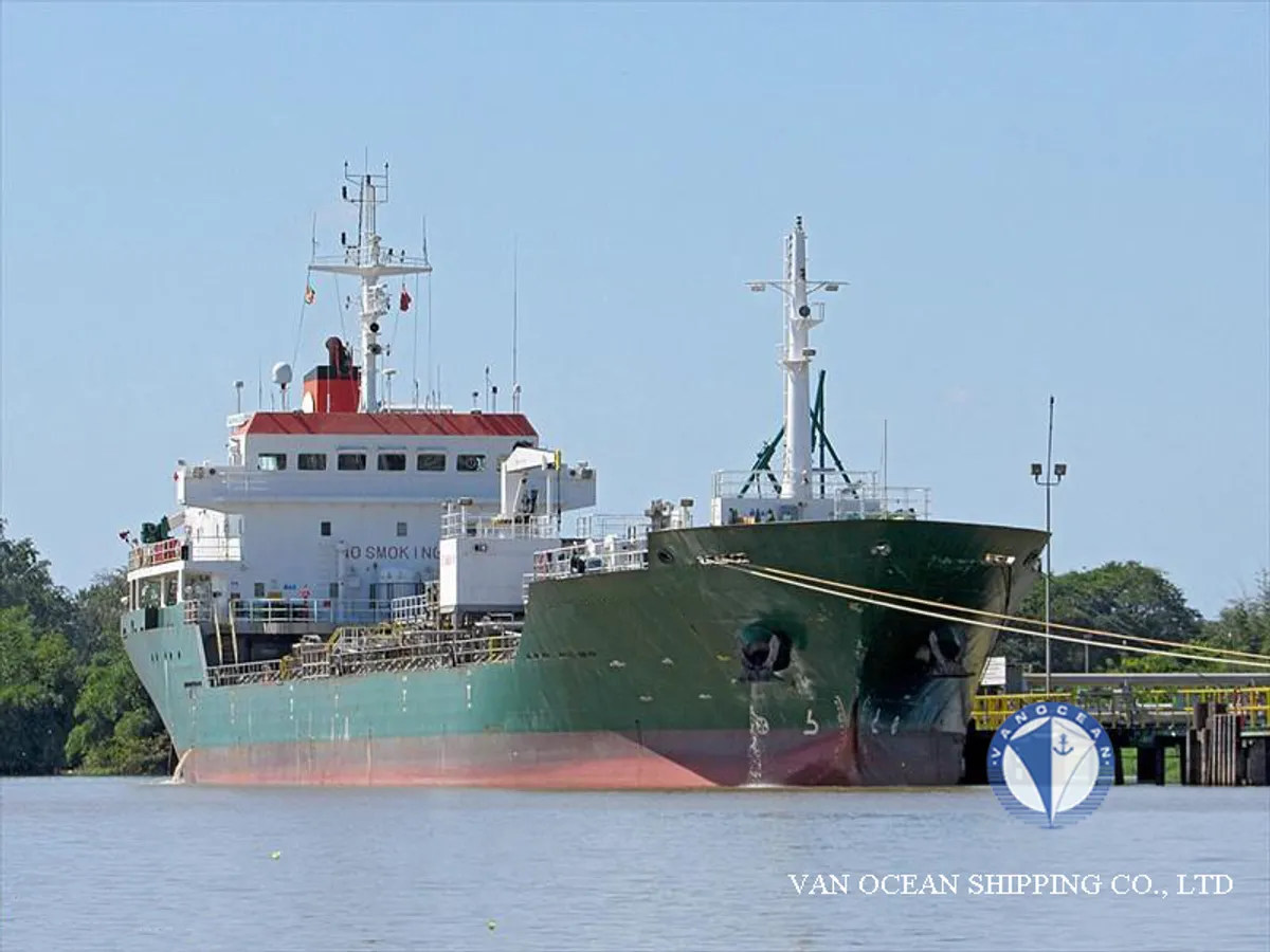 Nafta-/keemialaev müügiks