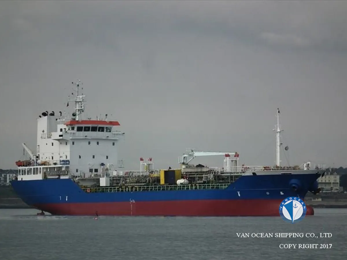 Nafta-/keemialaev müügiks