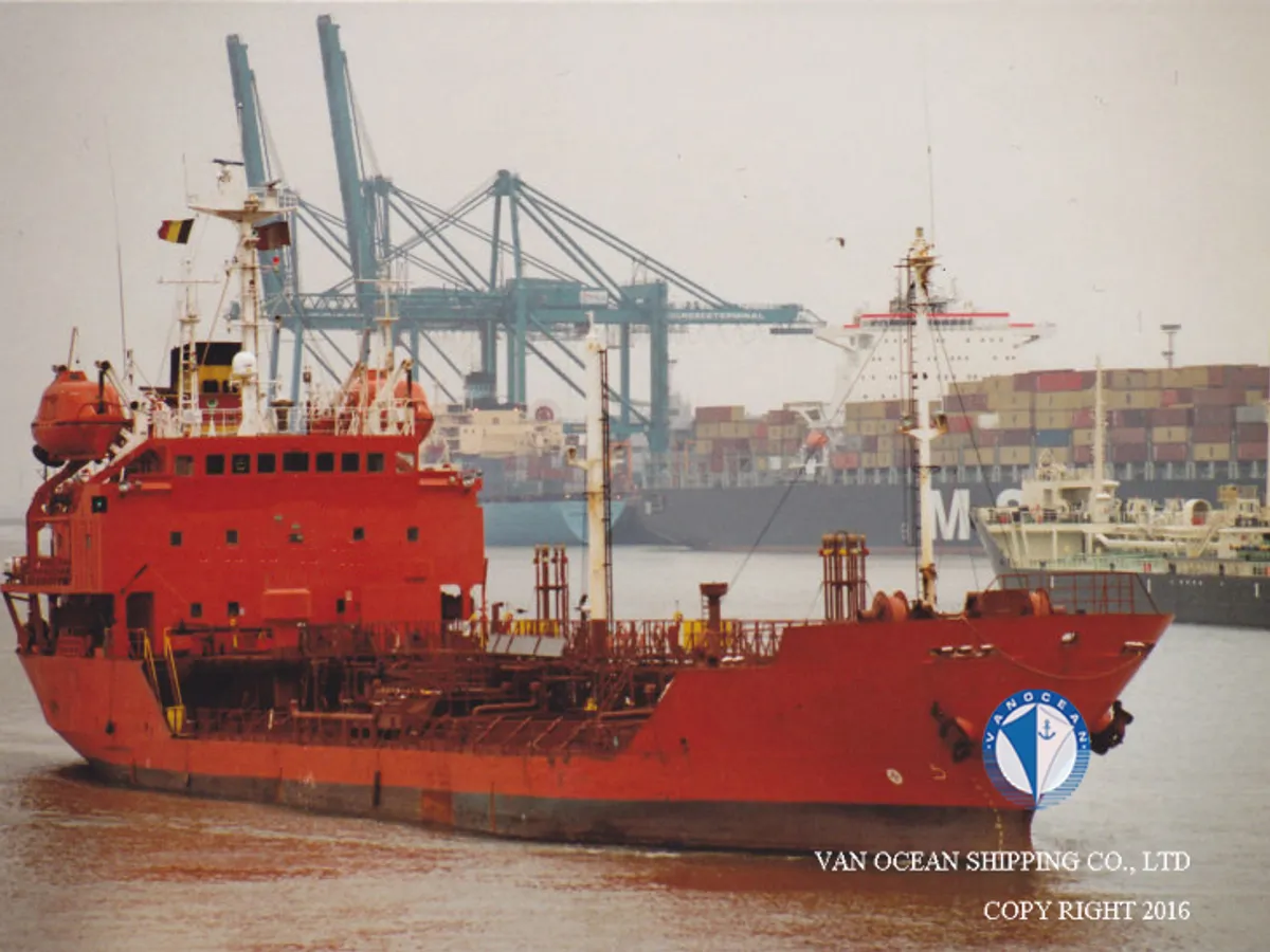 Nafta-/keemialaev müügiks