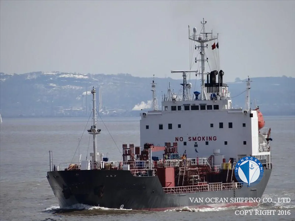 Nafta-/keemialaev müügiks