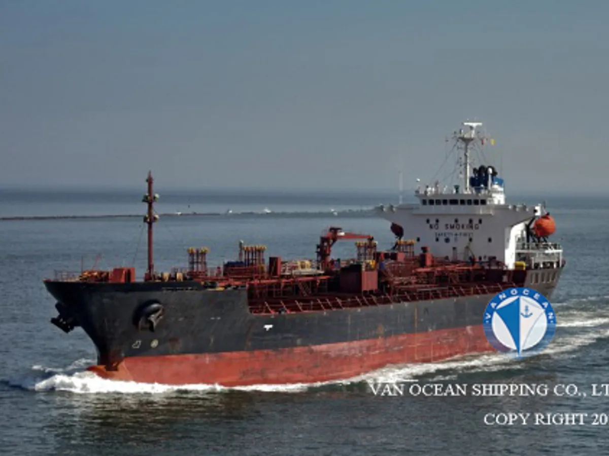 Nafta-/keemialaev müügiks