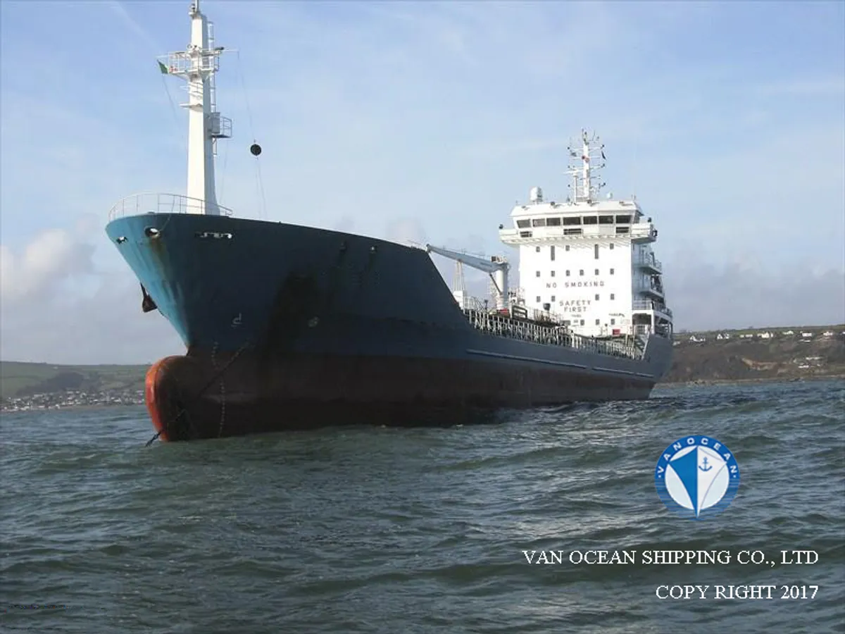 Nafta-/keemialaev müügiks