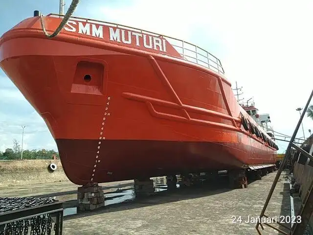 Nafta-/keemialaev müügiks