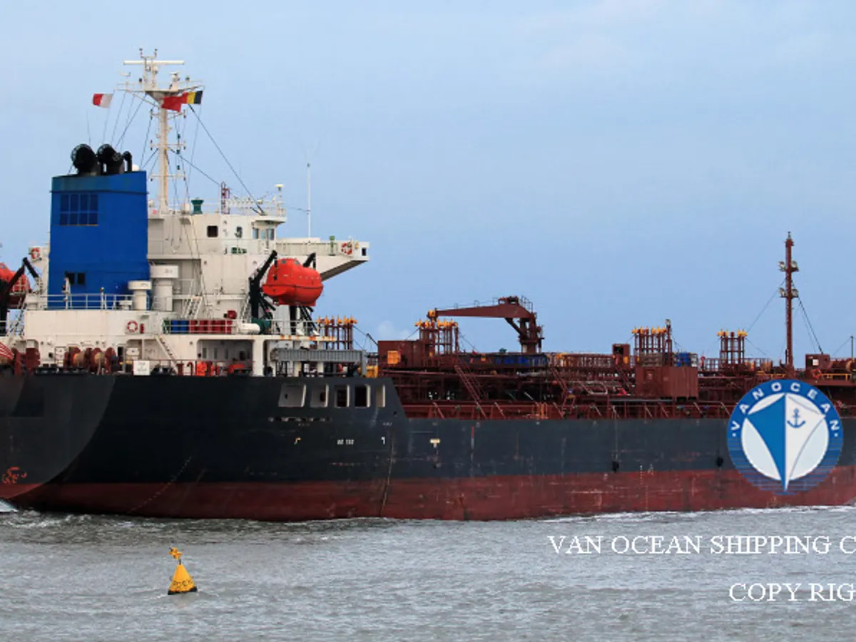Nafta-/keemialaev müügiks