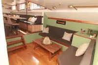 Ujuv hotell müügiks