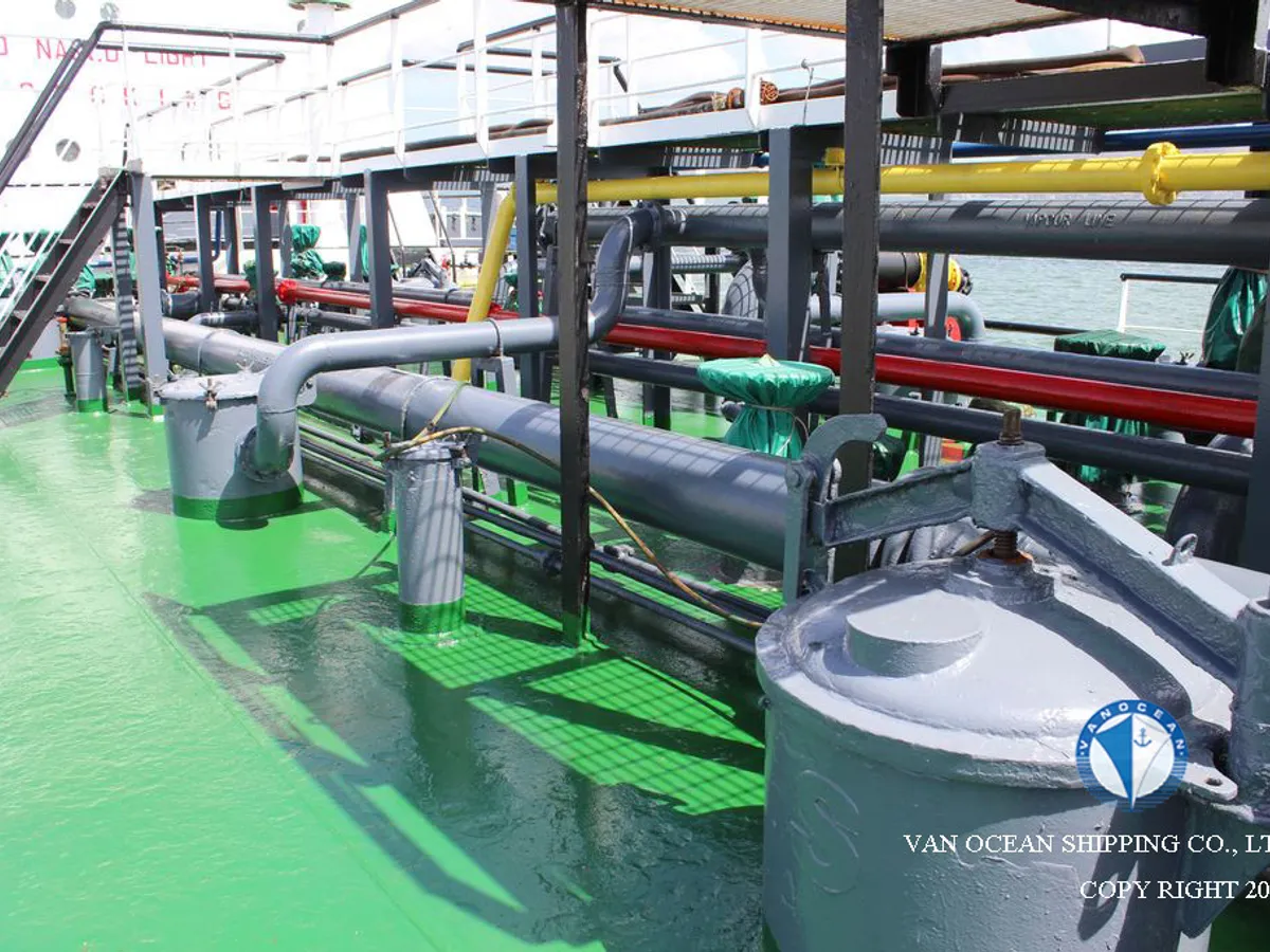 Nafta-/keemialaev müügiks