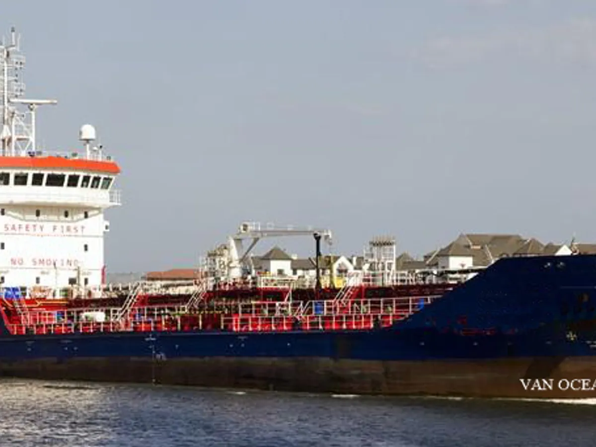 Nafta-/keemialaev müügiks