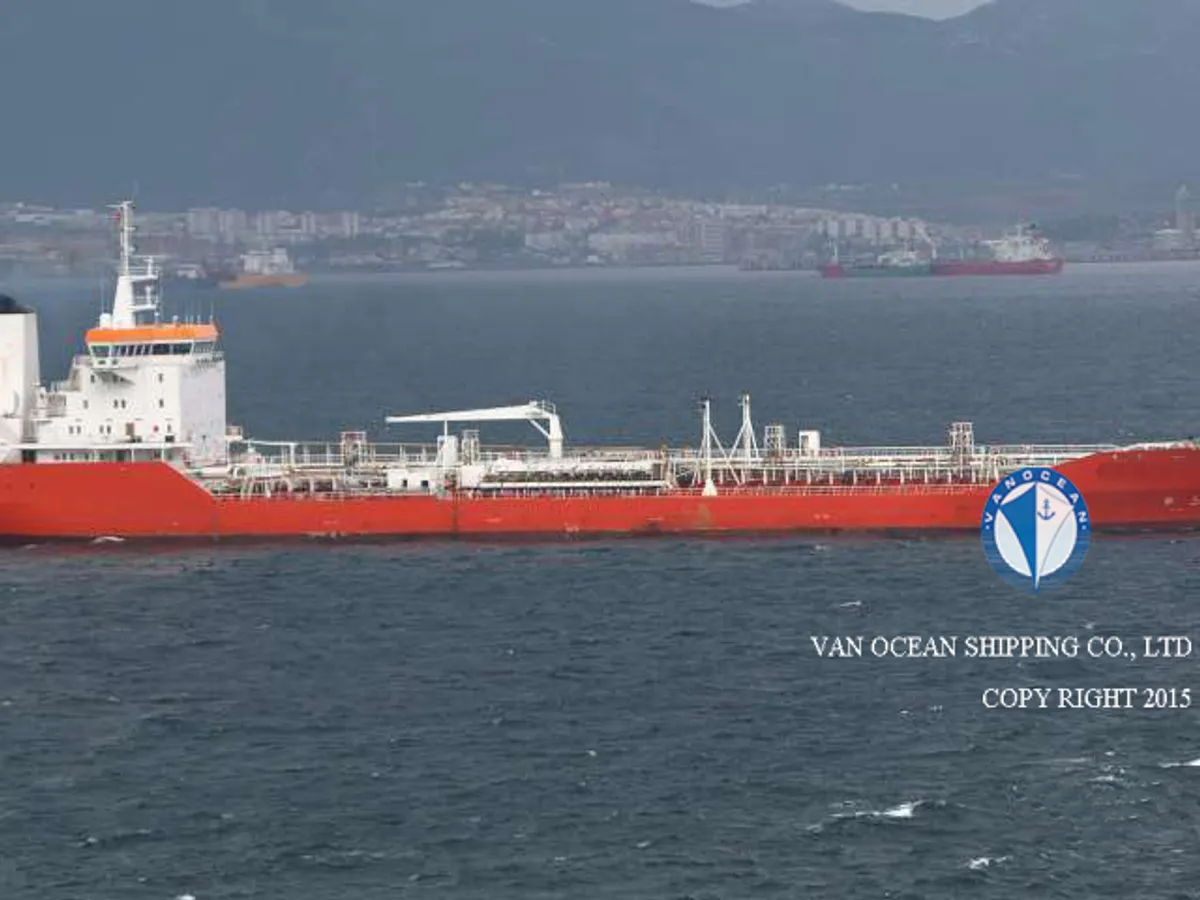 Nafta-/keemialaev müügiks